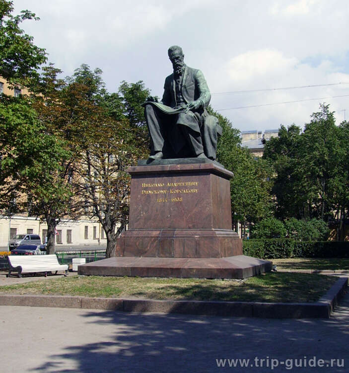 Петербург римский корсаков. Памятник римскому-Корсакову на театральной площади. Памятники римскому-Корсакову и Глинке в Петербурге. Памятник римскому-Корсакову около консерватории СПБ. Памятники Глинке и римскому Корсакову.