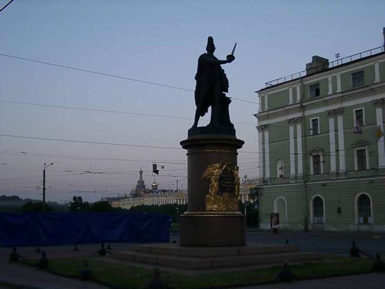 Памятник суворову петербург. Памятник Александру Суворову в Санкт-Петербурге. Памятник Суворову в Санкт-Петербурге на Марсовом поле. Памятник Суворову Марсово поле.