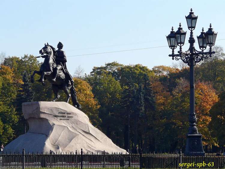 Недорогие памятников спб. Памятники Петербурга. Великие памятники в Санкт-Петербурге. Известные памятники Санкт-Петербурга. Знаменитые памятники СПБ.