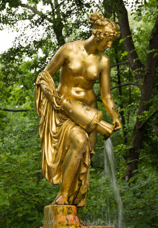 Прекрасные скульптуры фонтана в Петергофе: симметрия и грация, легкость и изысканность, богатство деталей