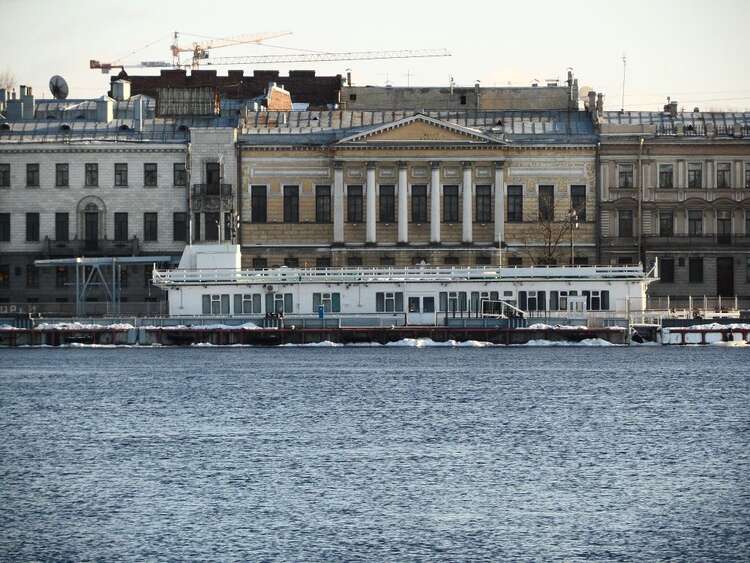 Причал на английской набережной 28. Пассажирский терминал английская набережная. Английская набережная 28 причал. Дебаркадер Санкт-Петербург.